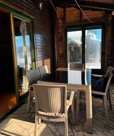 Peaceful Cabin Escape – Enjoy Fresh Air, Comfort, and Stunning Scenery