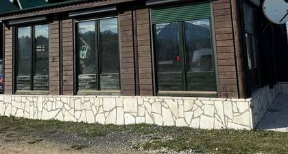 Peaceful Cabin Escape – Enjoy Fresh Air, Comfort, and Stunning Scenery