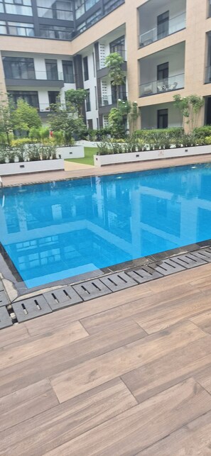 Comfort Studio Suite, Garden View | Pool - premier luxury apartment (Accra)
