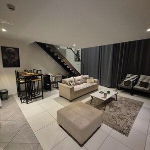 Living area - premier luxury apartment (Accra)