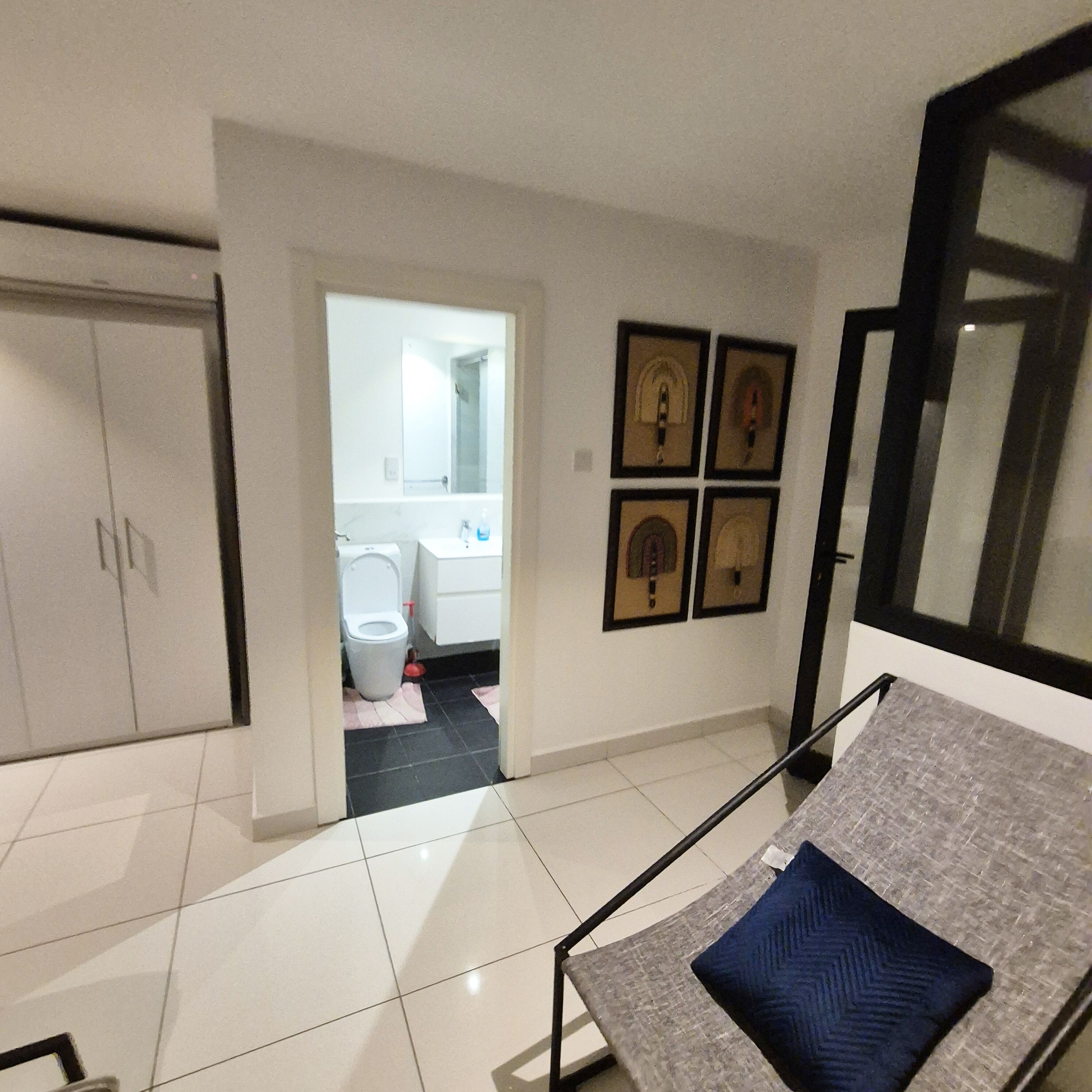 Comfort tweepersoonskamer, uitzicht op tuin | Badkamer | Handdoeken, zeep, shampoo, toiletpapier