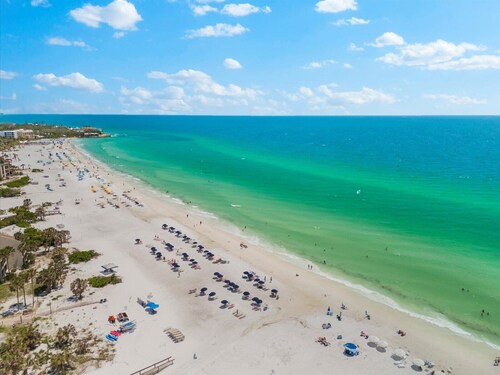 🦩Book Me Baby! Bayview Beauty at Siesta Key 🦩