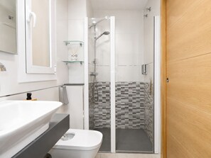 Shower, hair dryer, bidet, toilet paper - Comeback El Mar Ciega tus Ojos (Torrenueva)