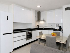 Fridge, microwave, oven, stovetop - Comeback El Mar Ciega tus Ojos (Torrenueva)