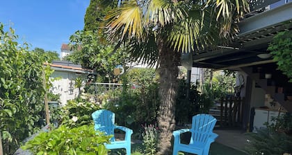 RDC de maison avec jardin et barbecue; 900m plage