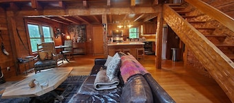 Cozy 2-bedroom cabin within National Park with stunning lake view!