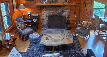 Cozy 2-bedroom cabin within National Park with stunning lake view!