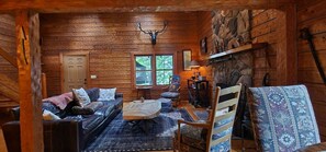 Smart TV, books, stereo - Cozy 2-bedroom cabin within National Park with stunning lake view! (New Concord)