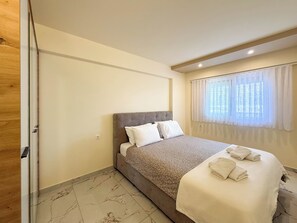 豪華套房, 陽台, 山景 | 熨斗/熨衣板、免費無線上網