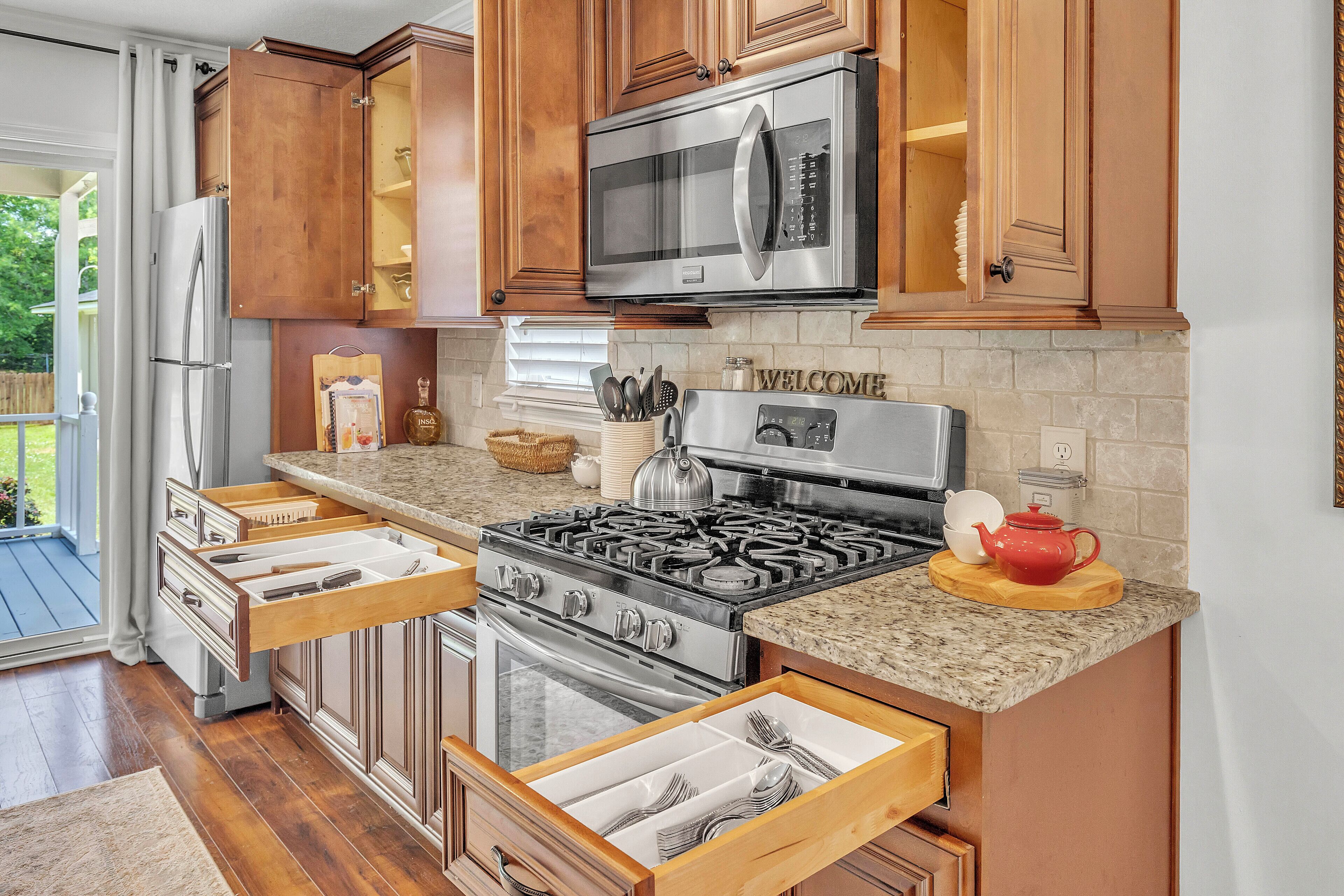 Microwave, oven, stovetop, dishwasher