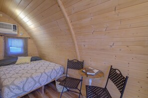 1 chambre, draps fournis, accès pour personnes à mobilité réduite