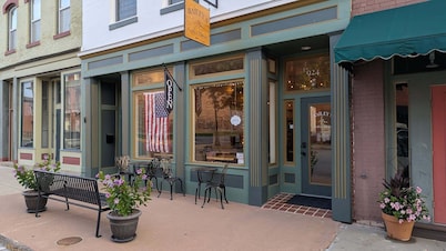 Cozy Historic Downtown Lexington Apartment