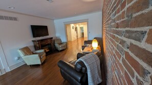 Smart TV, libros y impresora 