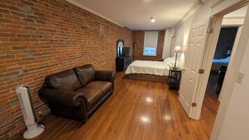 2 bedrooms, desk, free WiFi, bed sheets