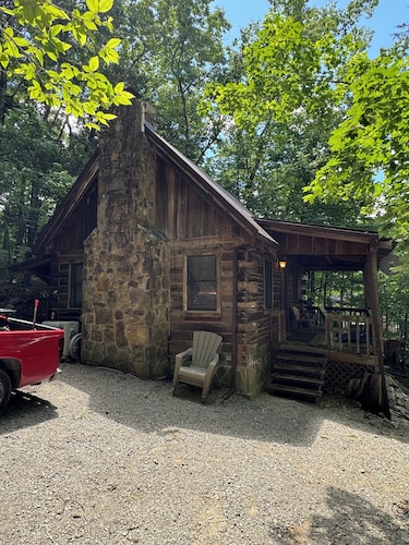 Serene cabin with dock/swim platform in charming Speedwell