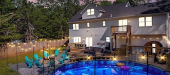 4,000sf, Heated Pool, Sauna, Firepit, HotTub, Family Fun Loft