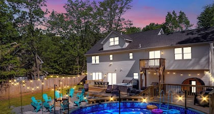 4,000sf, Sauna, Firepit, Hot Tub, Family Fun Loft