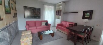 Apartment in the center of Angera in private court, 300 meters from the lakefront