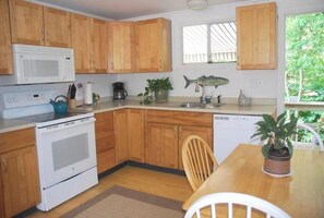 Micro-ondes, four, plaque de cuisson, lave-vaisselle