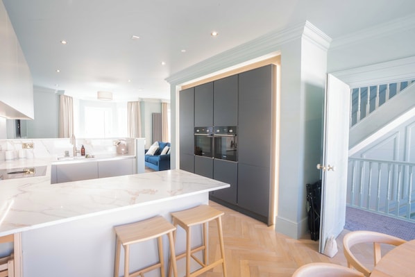 Microwave, oven, dishwasher