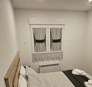 3 slaapkamers, een strijkplank/strijkijzer, reisbedje, wifi