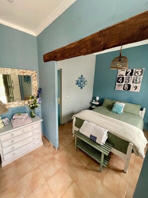 7 bedrooms, iron/ironing board, Internet