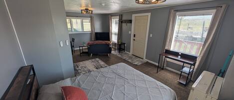 1 bedroom, desk, iron/ironing board, free WiFi