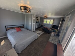 1 bedroom, desk, iron/ironing board, free WiFi