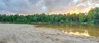 Fishing Ponds, Trails & River Access: Jay Studio!