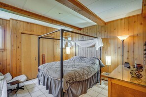 4 bedrooms, desk, iron/ironing board, travel cot