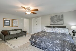 4 bedrooms, iron/ironing board, travel cot, Internet - 1 Mi to Lake Erie: Family-Friendly Angola Home! (Angola)