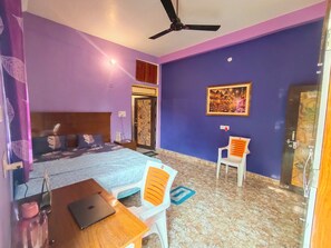 Suite familiar, balcón, vista a la ciudad | Escritorio, espacio para trabajar con laptop y wifi gratis 
