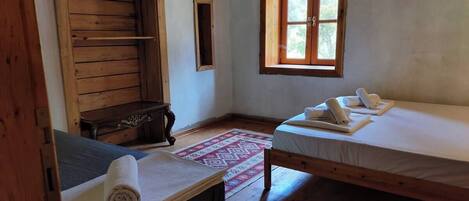 3 chambres, fer et planche à repasser, Wi-Fi, draps fournis