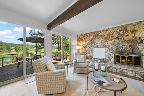 Modern comfort and incredible views!