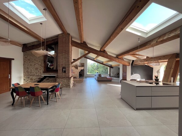 Interior - Domaine Villadomar: Farmhouse nestled in the heart of Thuir in the calm of its wooded grounds (thuir)