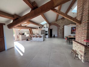 Interior - Domaine Villadomar: Farmhouse nestled in the heart of Thuir in the calm of its wooded grounds (thuir)
