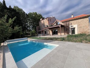 حمّام سباحة خارجي