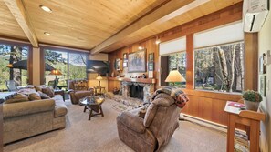 Smart TV, fireplace