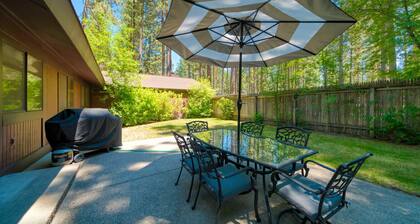 Nestled in the heart of Graeagle Meadows, Private Fenced Yard, Sleeps 6
