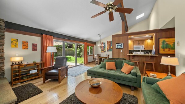 Smart TV, fireplace - #27 Graeagle Meadows (Graeagle)