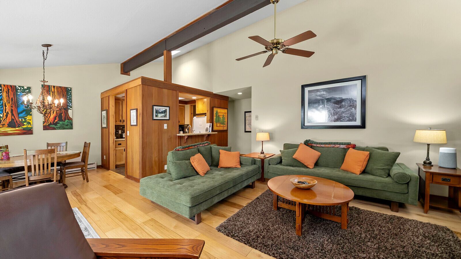 Smart-TV, peis og bøker