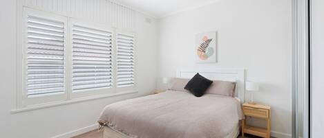4 bedrooms, desk, free WiFi, bed sheets