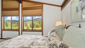 2 bedrooms, iron/ironing board, free WiFi, bed sheets - #65 Graeagle Meadows (Graeagle)