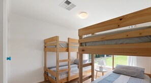 3 bedrooms, bed sheets
