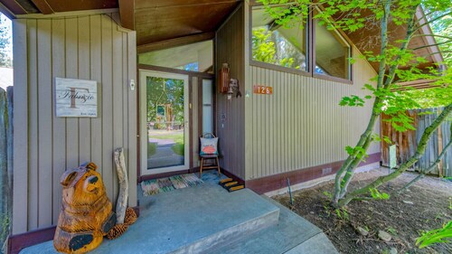 Peaceful Graeagle Meadows retreat with fenced yard and grassy backyard