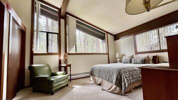 3 makuuhuonetta, työpöytä, ilmainen Wi-Fi, vuodevaatteet