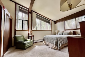 3 bedrooms, desk, free WiFi, bed sheets