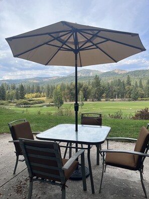 屋外ダイニングエリア