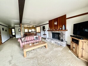 TV, fireplace