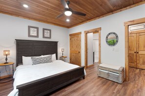 4 Schlafzimmer, Bügeleisen/Bügelbrett, Bettwäsche